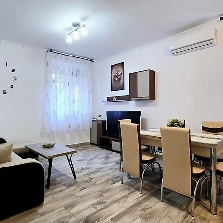 Apartament 3 Camere Hd Hunedoara Buitenkant foto