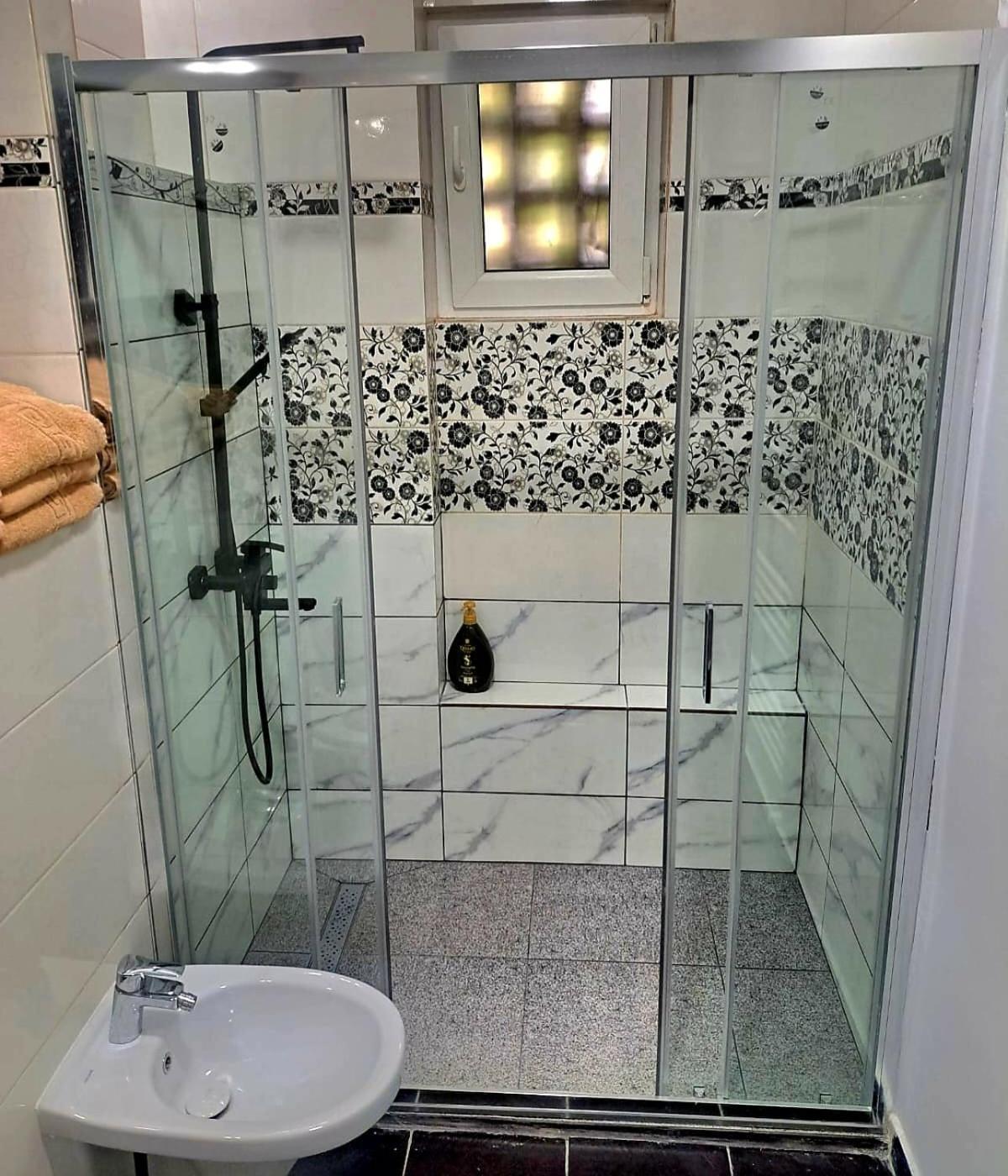 Apartament 3 Camere Hd Hunedoara Buitenkant foto